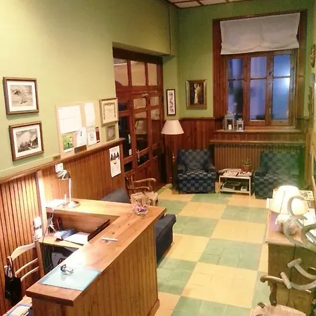 De La Val Hotel *
