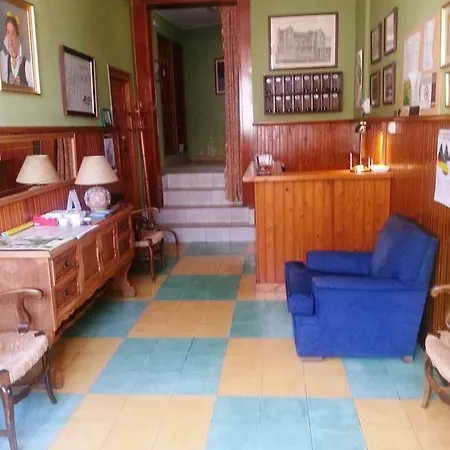 De La Val Hotel