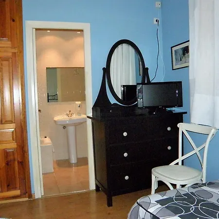Hotel De La Val *