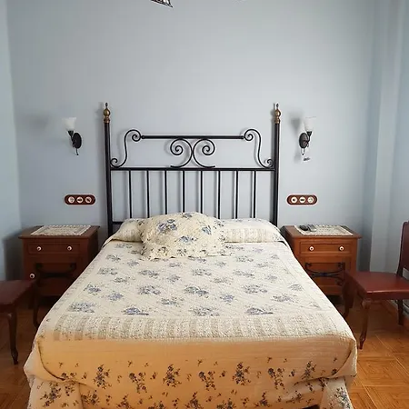 De La Val Hotel *